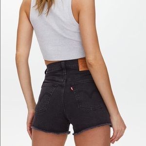 Levi’s’s Aritzia Ribcage Shorts